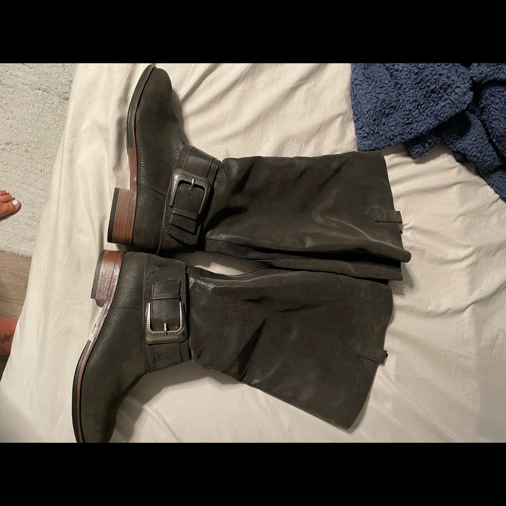 Torrid extra wide calf size 8 knee high boots never worn.